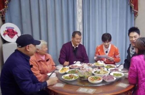 全家坐凳吃瓜真千金爆料,一场关于身份与真相的较量