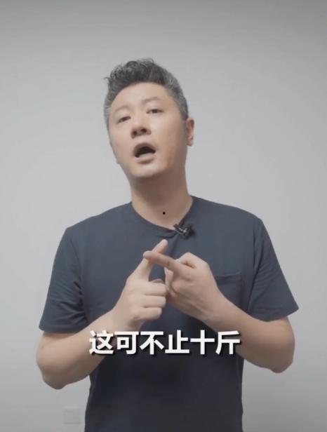 吃瓜爆料一位男明星图片,神秘男星真实形象首度曝光，颜值与实力并存引热议